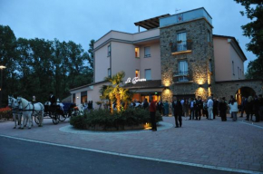 Отель Hotel La Torretta  Кастел Сан Петро Терме
